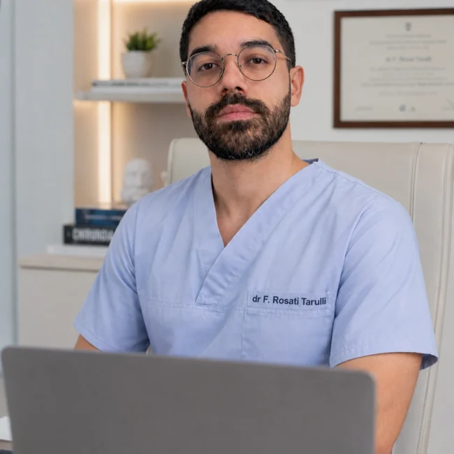 retrato_profesional_en_consulta_medica
